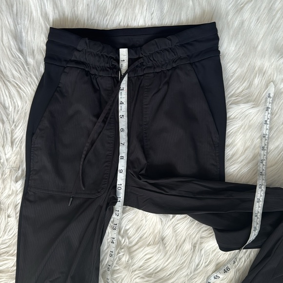 Lululemon Beyond the Studio Jogger Size 4 - Picture 14 of 15